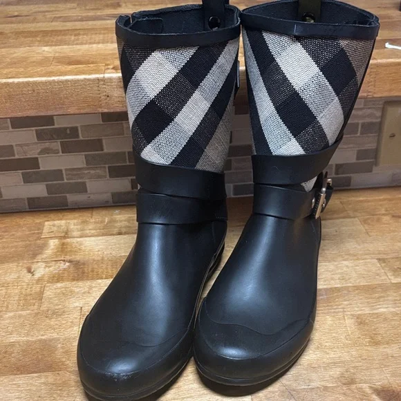 Burberry women’s boots size 8  with Free COA included !!! - Picture 2 of 12